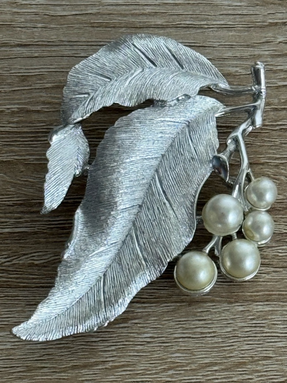 Vintage Sarah Coventry Silvery Splendor Silver-tone Leaves & Pearls Brooch